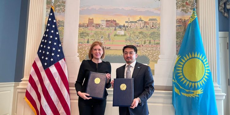 Министерство искусственного интеллекта и цифрового развития Казахстана и компания Oracle подписали Меморандум о взаимопонимании в области сотрудничества по вопросам искусственного интеллекта и облачных технологий