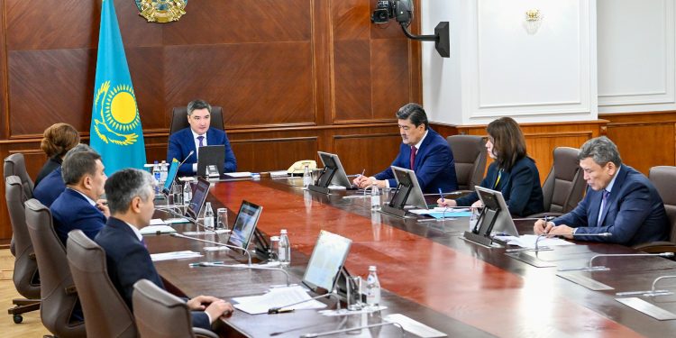 Президенттің «Таза Қазақстан» бастамасы: Премьер-министр мемлекеттік органдардың жұмысын бақылауға алды