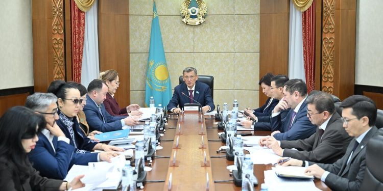 Сенатта дәрілік қауіпсіздікті қамтамасыз ету мәселелері талқыланды