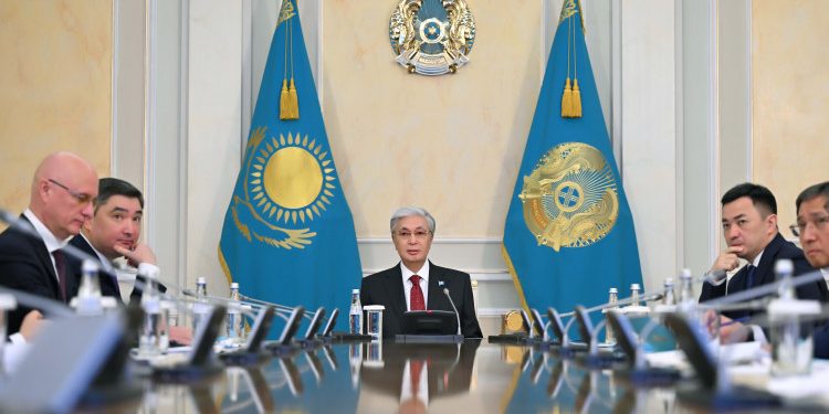 Мемлекет басшысы өңірлік жүк авиахабтарын дамыту жөнінде кеңес өткізді