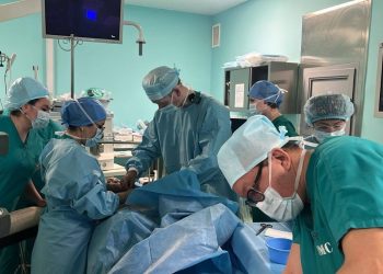 2025 ЖЫЛЫ ДӘРІГЕРЛЕР ФЕТАЛДЫҚ ХИРУРГИЯНЫҢ АРҚАСЫНДА 105 БОЛАШАҚ НӘРЕСТЕНІҢ ӨМІРІН САҚТАП ҚАЛДЫ