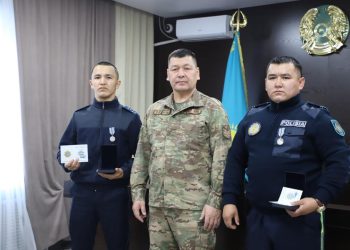 Ұлытау облысында өрт кезінде балаларды құтқарған полиция қызметкерлері марапатталды