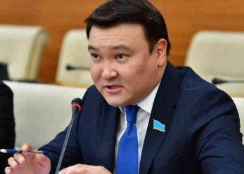 “Медаль алмаған кім қалды?”: Мақсат Толықбай атаққұмарлық дертке айналып бара жатқанын айтты