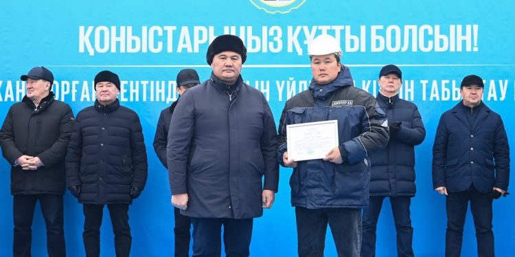 ЖАҢАҚОРҒАН КЕНТІНДЕ 80 ОТБАСЫ ЖАҢА БАСПАНАҒА ИЕ БОЛДЫ