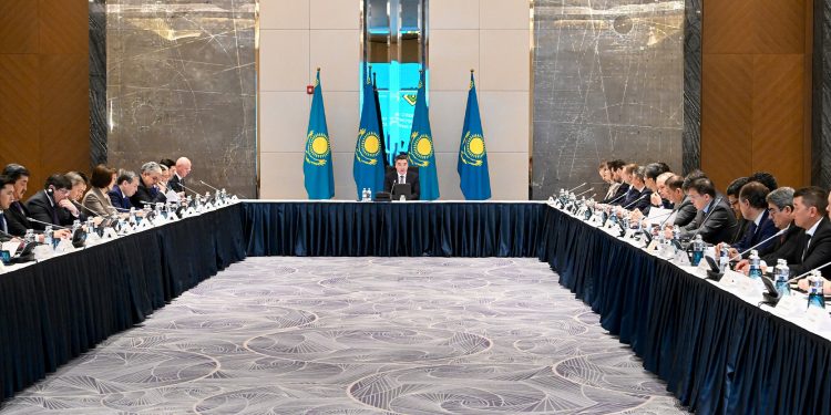 Үкімет барлық салада инвесторлармен сындарлы диалог орнатуға әзір – Олжас Бектенов Шетелдік инвесторлар кеңесінің аралық отырысын өткізді