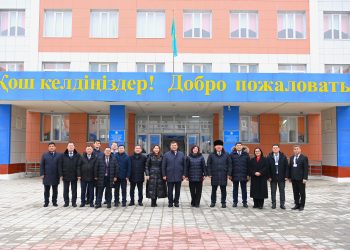 ОҚУ-АҒАРТУ МИНИСТРІ БАЙҚОҢЫР ҚАЛАСЫНДАҒЫ МЕКТЕП-ЛИЦЕЙДІҢ МАТЕРИАЛДЫҚ БАЗАСЫМЕН ТАНЫСТЫ