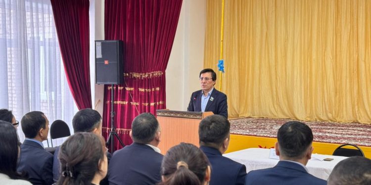 Депутат Мажилиса посетил социальные объекты в селах Абайской области