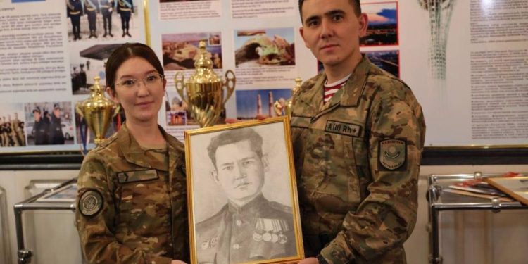 Ұландық сарбаз салған батырлар портреттері Ұлттық ұлан мұражайына қойылды