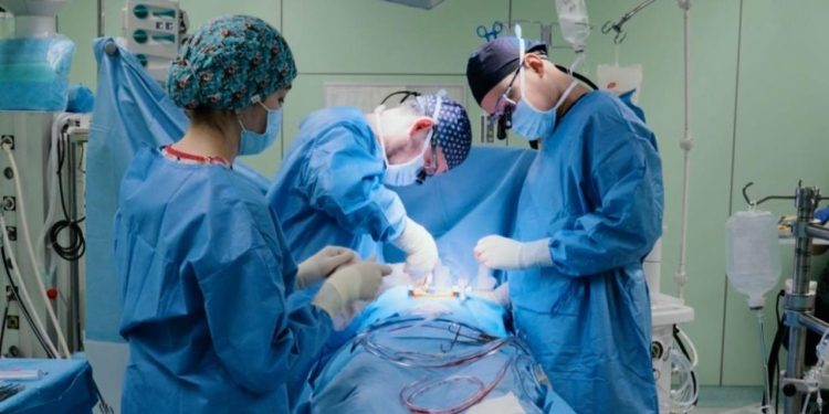 Қарағандыда МӘМС бойынша баланың жүрегіне сирек ота жасалды