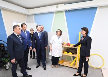 ДЕНСАУЛЫҚ САҚТАУ МИНИСТРІ «ҚАМҚОРЛЫҚ» ЕРТЕ АРАЛАСУ ОРТАЛЫҒЫНЫҢ ЖҰМЫСЫМЕН ТАНЫСТЫ