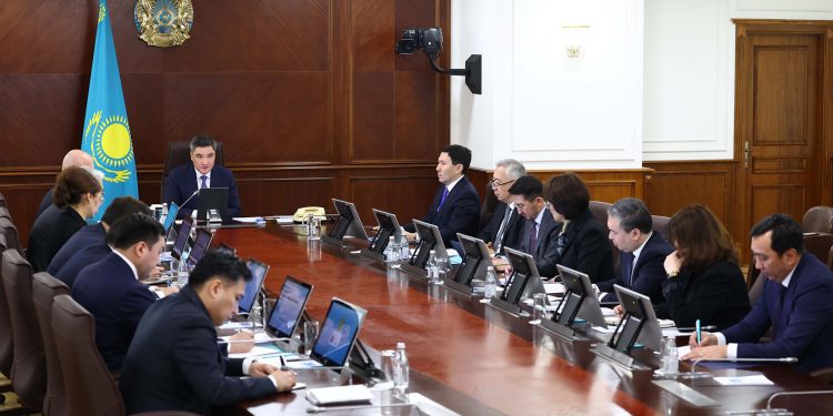 Олжас Бектенов Президенттің Үкіметтің кеңейтілген отырысында берген тапсырмаларын жүзеге асыру жөнінде кеңес өткізді