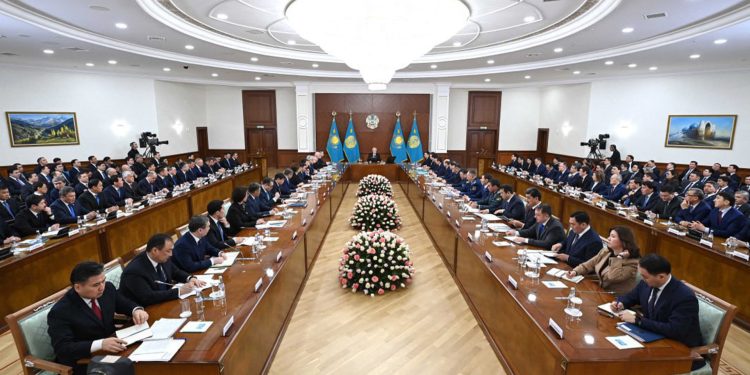 Олжас Бектенов Президентке ел экономикасын нығайту жөніндегі тапсырмалардың жүзеге асырылу барысы туралы баяндады