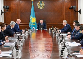 Олжас Бектенов жаңа Конституция жобасын талқылау аясында ақпараттық-түсіндіру жұмыстарын ұйымдастыру бойынша кеңес өткізді