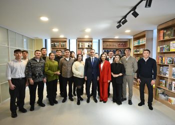 МАУЛЕН АШИМБАЕВ: РЕФЕРЕНДУМ ПО КОНСТИТУЦИИ – ЭТО ВАЖНЫЙ ШАГ К ДЕМОКРАТИЗАЦИИ ПОЛИТИЧЕСКОЙ СИСТЕМЫ