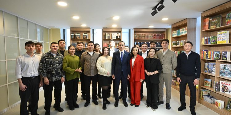 МӘУЛЕН ӘШІМБАЕВ: КОНСТИТУЦИЯ БОЙЫНША РЕФЕРЕНДУМ – САЯСИ ЖҮЙЕНІ ДЕМОКРАТИЯЛАНДЫРУ ЖОЛЫНДАҒЫ МАҢЫЗДЫ ҚАДАМ