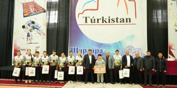 ТҮРКІСТАН: ШАРДАРАДА АРМРЕСТЛИНГТЕН ӘЛЕМ ЧЕМПИОНЫНА БАСПАНА КІЛТІ ТАПСЫРЫЛДЫ
