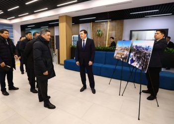 ШОБ-ты қолдау және спорттық инфрақұрылымды дамыту: Премьер-министр елордадағы жобалармен танысты