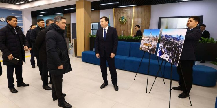 ШОБ-ты қолдау және спорттық инфрақұрылымды дамыту: Премьер-министр елордадағы жобалармен танысты