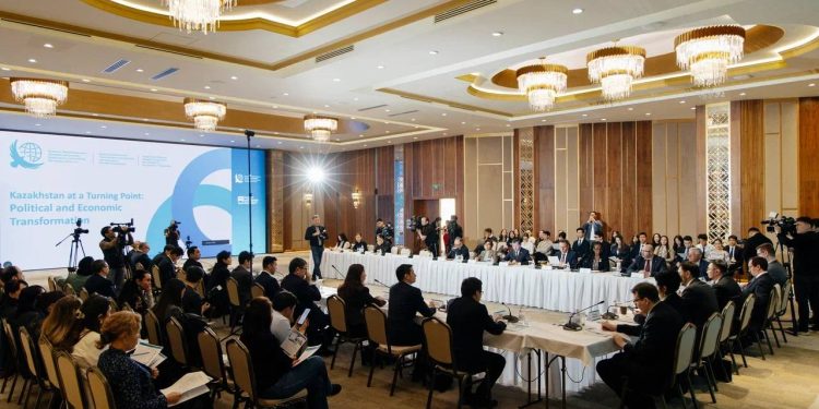 Конституциялық реформа және Қазақстанның келешегі: ҚСЗИ шетелдік сарапшылармен бірлесіп дайындалған баяндаманы ұсынды