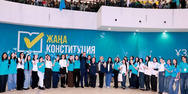 Шығыс өңірінде өткен ауқымды live-концертке 12 мыңнан астам адам жиналды