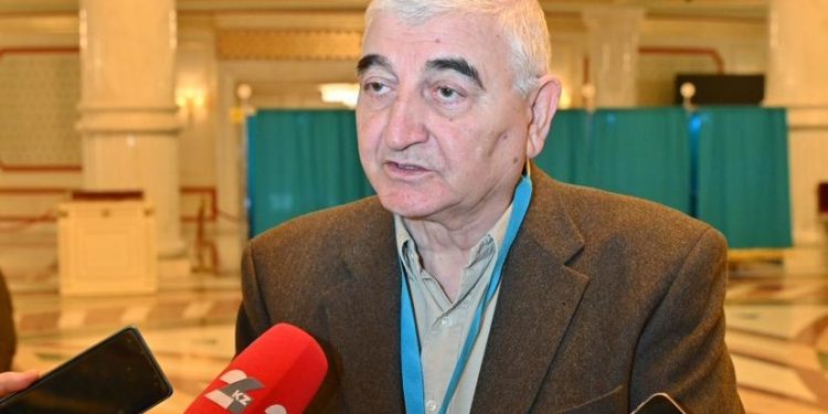 Әзербайжанның ОСК төрағасы Қазақстандағы 50 сайлау учаскесін аралады