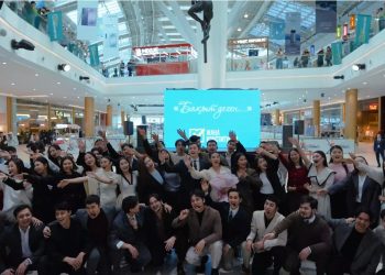 Музыкальный флешмоб «Бақыт деген» прошел в торговом центре MEGA Silk Way в Астане