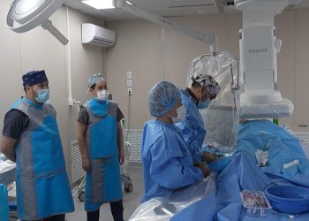 Кардиохирургтар айналмалы артерияға стентті сәтті имплантациялады
