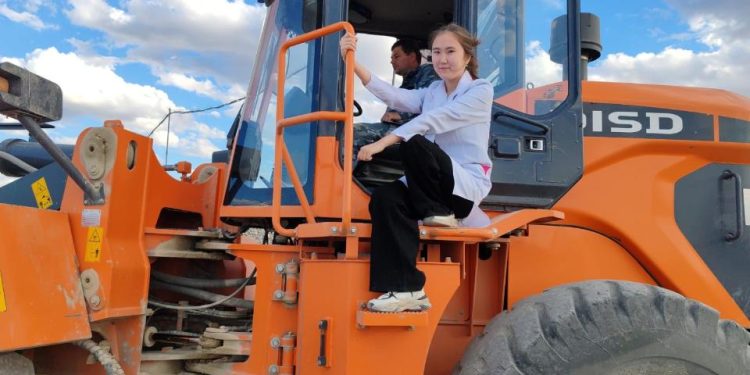 Аягөздік оқушы пластик қалдықтарынан эко-асфальт жасап шығарды