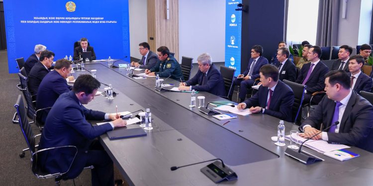 Су тасқынына дайындық: Олжас Бектенов Төтенше жағдайларды жою жөніндегі республикалық жедел штабтың отырысын өткізді