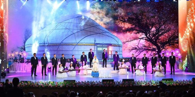 ҚЫЗЫЛОРДАДА ХАЛЫҚАРАЛЫҚ ӘЙЕЛДЕР КҮНІНЕ ОРАЙ «АНА – ӘЛЕМНІҢ БЕСІГІ» АТТЫ САЛТАНАТТЫ ЖИЫН ӨТТІ